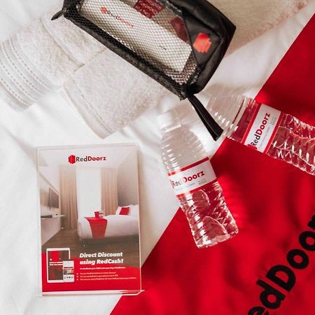 Reddoorz @ Paus Raya Hotel Palangkaraya Kültér fotó