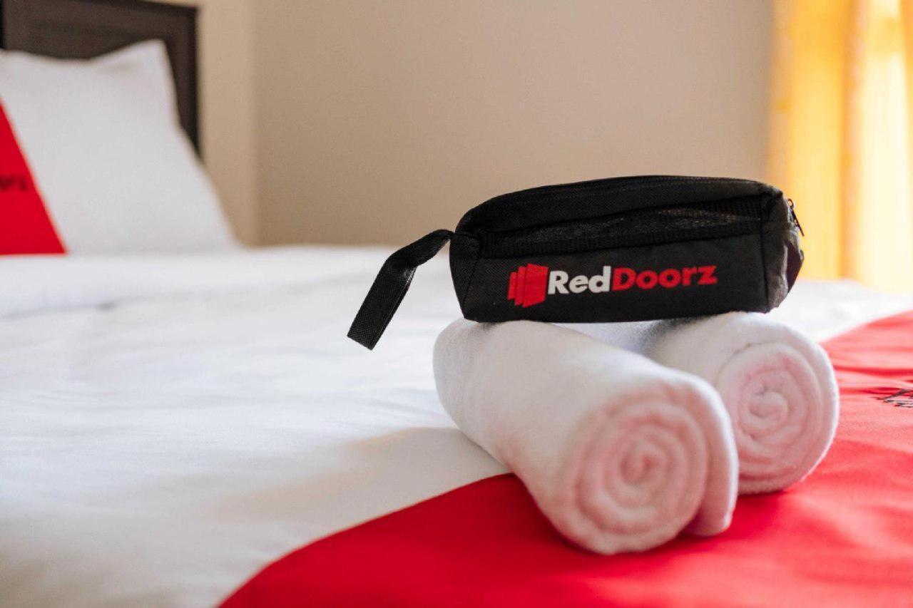 Reddoorz @ Paus Raya Hotel Palangkaraya Kültér fotó
