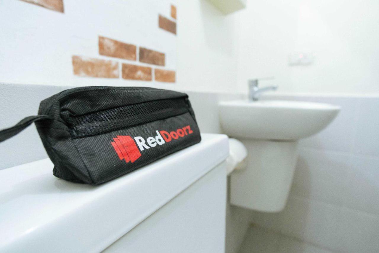 Reddoorz @ Paus Raya Hotel Palangkaraya Kültér fotó